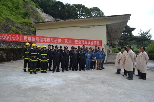 海峽科化龍巖三家單位聯(lián)合舉行民爆物品儲存反恐怖（縱火）應急預案演練。 葉莉攝[2].jpg