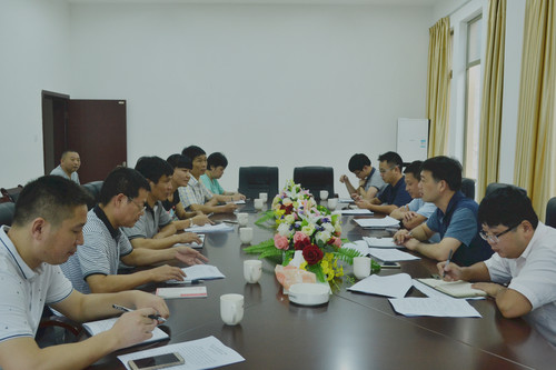 葉莉：龍巖市項目督察組到海峽科化龍巖分公司督查簽約項目進(jìn)展情況，圖為座談會(huì )。[3].jpg