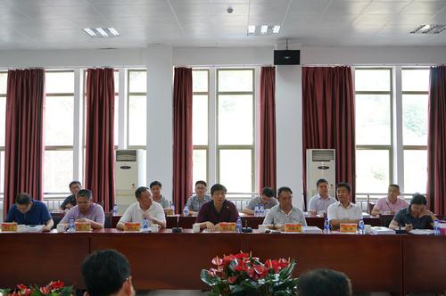 海峽科化龍巖分公司“SGR-FL型乳化炸藥生產(chǎn)系統”順利通過(guò)國家工信部科技成果鑒定。圖為工信部李維嘉巡視員對本次鑒定會(huì )進(jìn)行總結。鄧義楨 攝.jpg