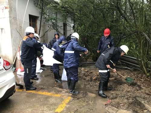 陳新苗-上杭分公司組織開(kāi)展以“環(huán)境秩序，我的責任”為主題的全員義務(wù)勞動(dòng)1.jpg