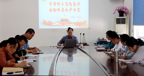 （采用）陳宏金：張瑞林書(shū)記給機關(guān)黨支部黨員上專(zhuān)題黨課。1_調整大小.jpg