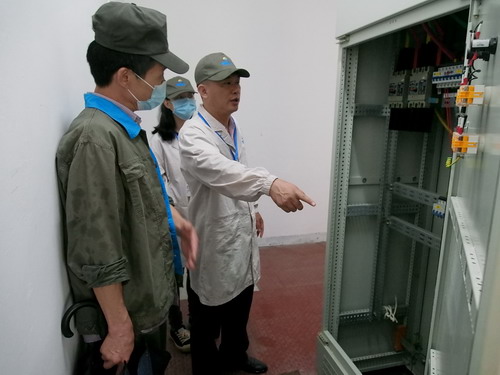 張逸清：龍巖市新羅區氣象局領(lǐng)導蒞臨龍巖分公司進(jìn)行防雷安全隱患專(zhuān)項檢查_(kāi)調整大小.JPG