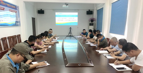 盧春雨（圖）：福安分公司黨委中心組學(xué)習“追尋領(lǐng)袖初心、吸取奮進(jìn)力量”_調整大小.jpg