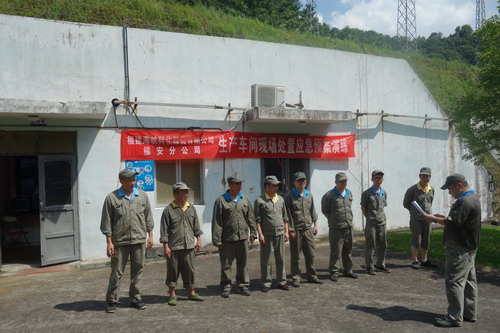 福安分公司開(kāi)展銨油車(chē)間現場(chǎng)應急演練活動(dòng)_調整大小.jpg