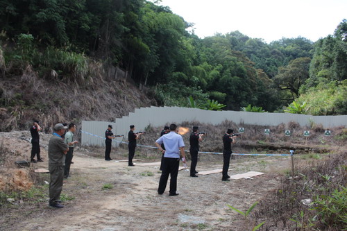 （建議采用）永安分公司賴(lài)寶祿：保衛部隊員在進(jìn)行實(shí)彈射擊訓練_調整大小.JPG