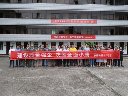 烽林嚴少明：質(zhì)量月簽名合影_調整大小.JPG