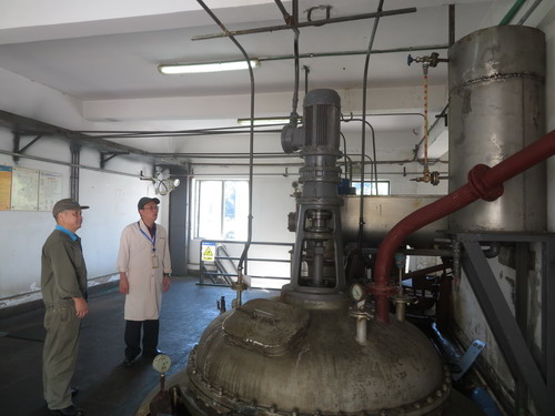 潘文生：圖為顏建議深入生產(chǎn)一線(xiàn)開(kāi)展安全檢�?(2)_調整大小.JPG