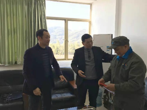 蘇艷麗：海峽科化公司總法律顧問(wèn)、副總經(jīng)理吳開(kāi)榮到龍巖分公司開(kāi)展“一對一結對幫扶”慰問(wèn)活�?~1.jpg