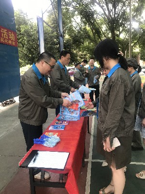 民化建設、閩能銷(xiāo)售聯(lián)合開(kāi)展“安全月”宣傳咨詢(xún)活�?~1.jpg