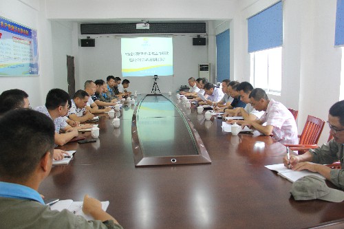 福安分公司胡廷淦：圖�?�?1日檢查組在四樓會(huì )議室聽(tīng)取分公司安全生產(chǎn)工作匯�?~1.jpg