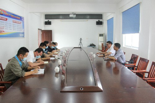 福安分公司胡廷淦：圖�?�?5日海峽科化公司黨委書(shū)記、董事長(cháng)吳彩洪到福安分公司開(kāi)展集體廉政談話(huà)~1.jpg