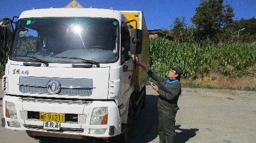 鐘惠：龍巖分公司吹響“消防月”號�? 敲響冬季安全行車(chē)警鐘~1.jpg