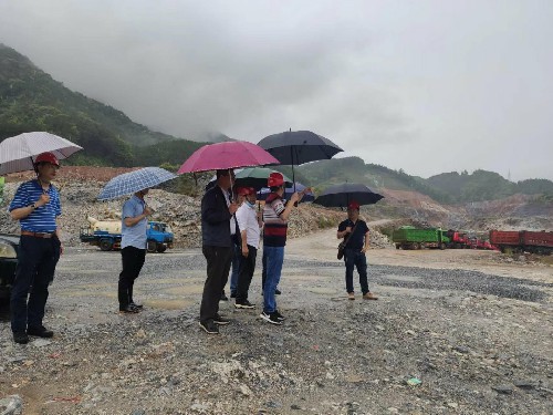 海峽科化富興建設公司 +鐘易+省調研組蒞臨肖公洞礦開(kāi)展非煤礦山安全生產(chǎn)工作調研~1.jpg