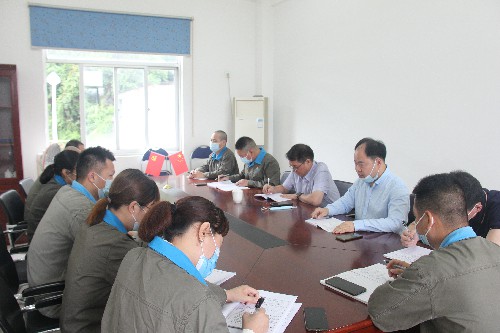 福安分公司胡廷淦：圖為吳彩洪聽(tīng)取張瑞林匯報情況~1.jpg