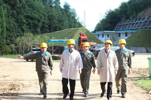 海峽科化永安分公司荊東杰：省機電控股公司黨委委員、副總經(jīng)理吳大文到海峽科化永安分公司調研指導汛期災后自救及復工復產(chǎn)工作照�?~1.jpg
