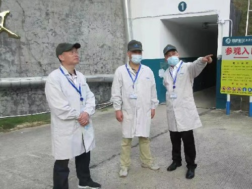 福建省氣象局副局長(cháng)鄧志帶隊到海峽科化永安分公司進(jìn)行開(kāi)展防雷安全監督檢查照�?~1.jpg