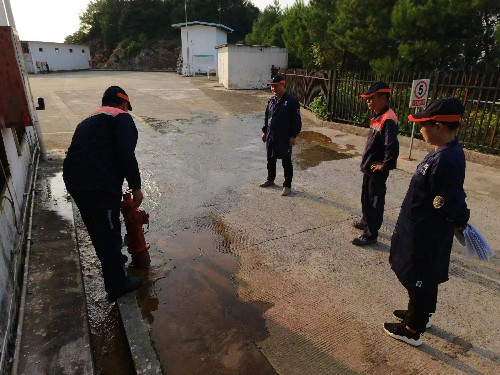富興建設公司+林敏�?龍巖市工信局檢查組到富興建設上杭分公司開(kāi)展民爆行業(yè)安全生產(chǎn)檢查~1.jpg