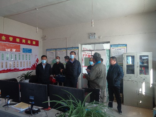 海東市市委常委、副市長(cháng)梁榮勃一行到青樂(lè )公司檢查指導工�?(2)~1.jpg