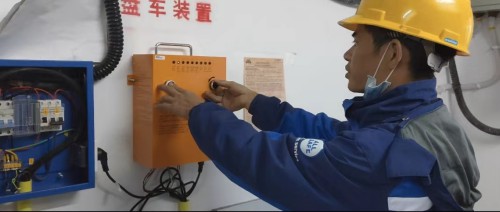 格式工廠(chǎng)龍巖分公�?張逸清+演練現場(chǎng).jpg