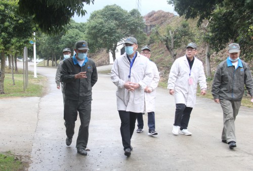 格式工廠(chǎng)采用+++福安胡廷淦：圖為福安市副市長(cháng)連堅到車(chē)間現場(chǎng)查看�?2).jpg