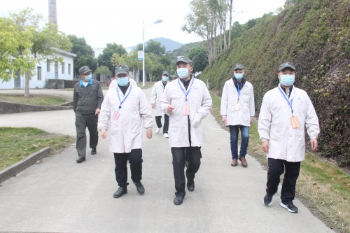 格式工廠(chǎng)福安胡廷淦：圖為省工信廳檢查組到福安分公司檢�?(3).jpg
