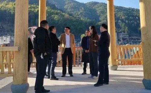 海峽科化公司黨委書(shū)記、董事長(cháng)吳彩洪到福安市城陽(yáng)鎮仙嶺村調研鄉村振興工作并慰問(wèn)駐村干部3.jpg
