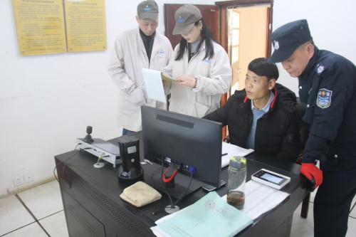 格式工廠(chǎng)福安胡廷淦：圖為檢查組一行查看現�?(1).jpg