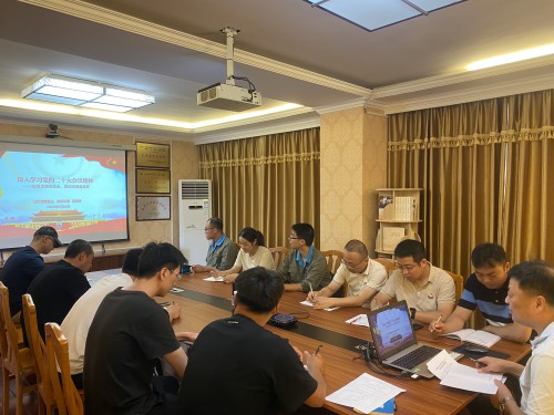格式工廠(chǎng)烽林陳濤：海峽科化公司黨委委員、副總經(jīng)理張賢鋒到烽林分公司科二黨支部上專(zhuān)題黨課1.jpg
