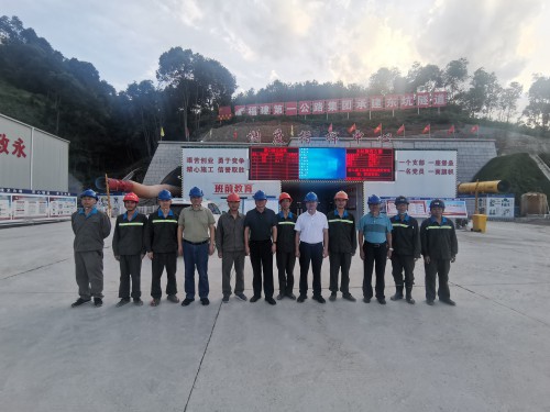 格式工廠(chǎng)民化建設 郭建�?吳彩洪董事長(cháng)實(shí)地調研政永高速I(mǎi)II標段東坑隧道爆破工程項目3.jpg