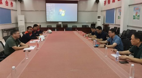 格式工廠(chǎng)富興建設公司 來(lái)慶�?吳彩洪在富興建設公司南安項目部與管理人員座談交流.jpg